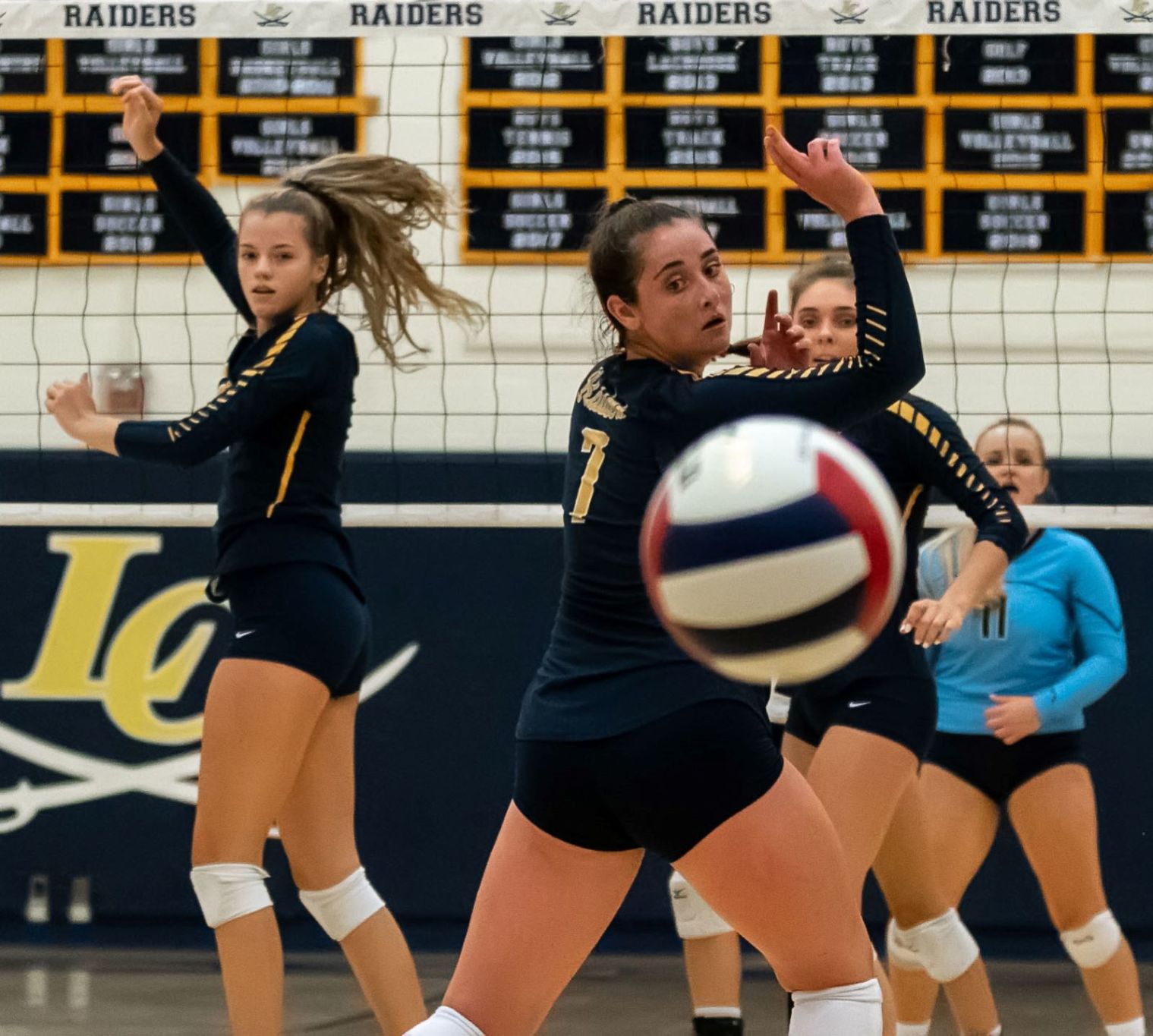 LC v SB volley_16.jpg